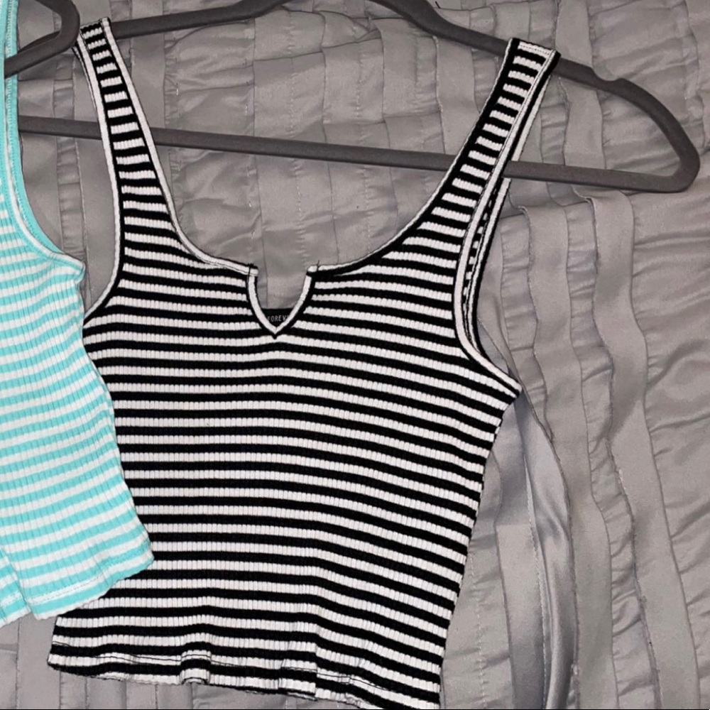 Black/white new cropped tank